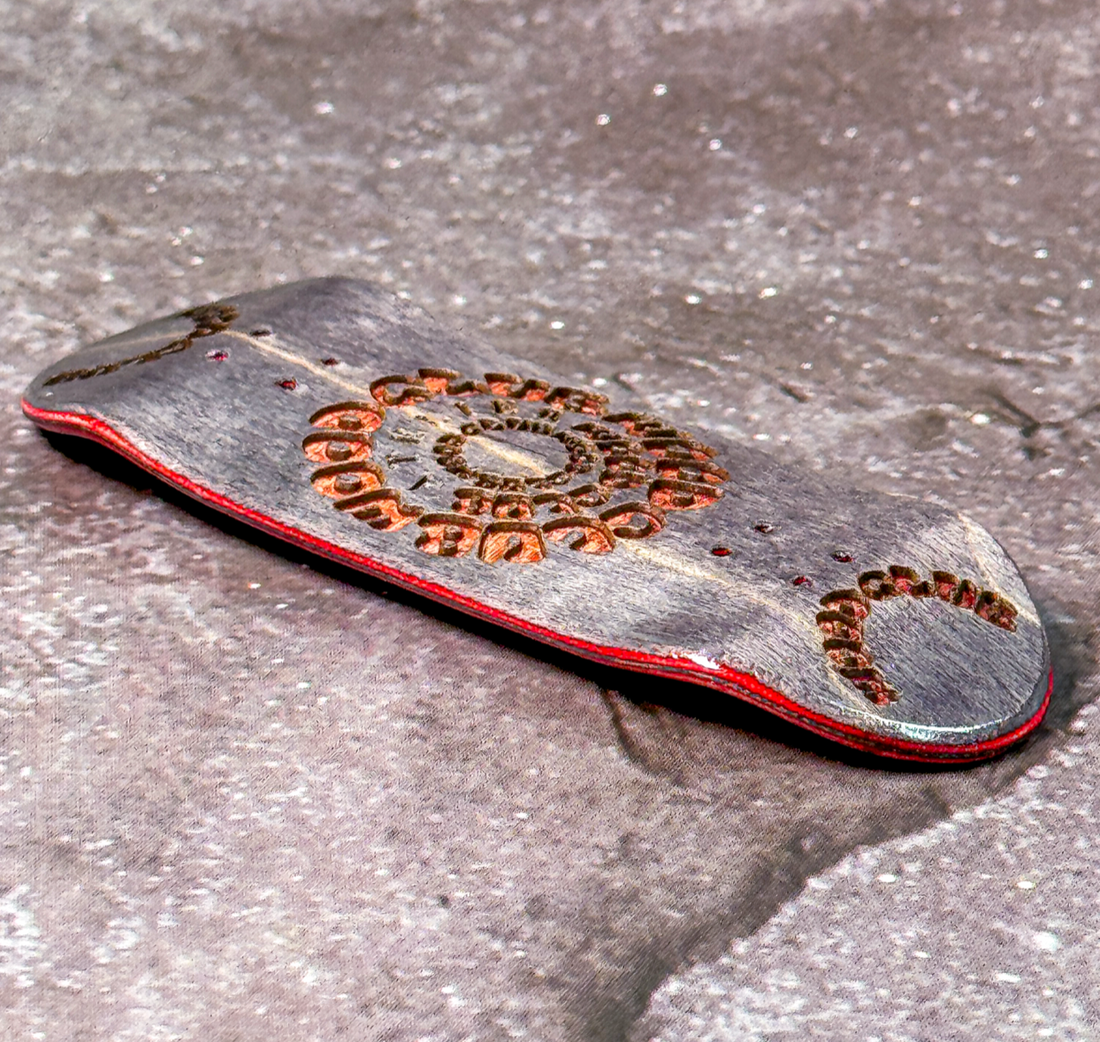 WoodClub ATELIER Deck en bois de 33,7mm - "Lunar Black"